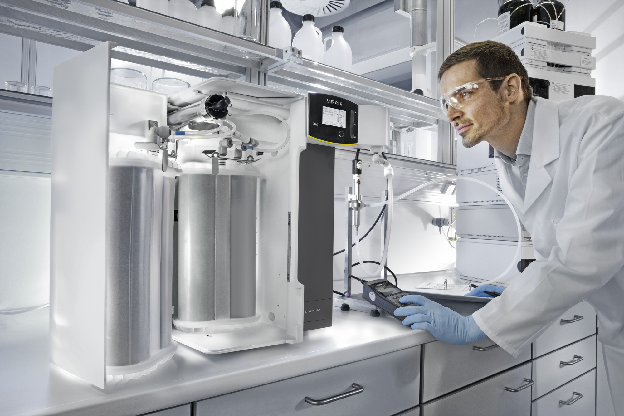 Arium® Pro UV Benchtop Type 1 Ultrapure Water Purification System with Integrated UV Lamp